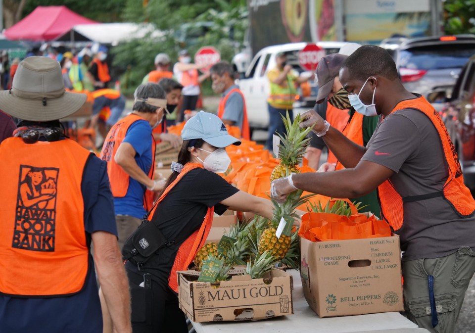 Presbyterian Church, in partnership with the Hawai'i Foodbank, in Kaneohe, Friday, December 11, 2020. The event was able to provide 1,000 food packages to Windward side residents. (Ronen Zilberman photo Civil Beat)