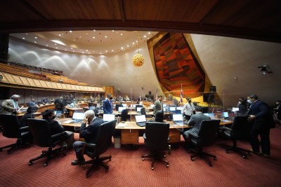 Reluctant Standards Commission Proposes Term Limits For Hawaii Lawmakers