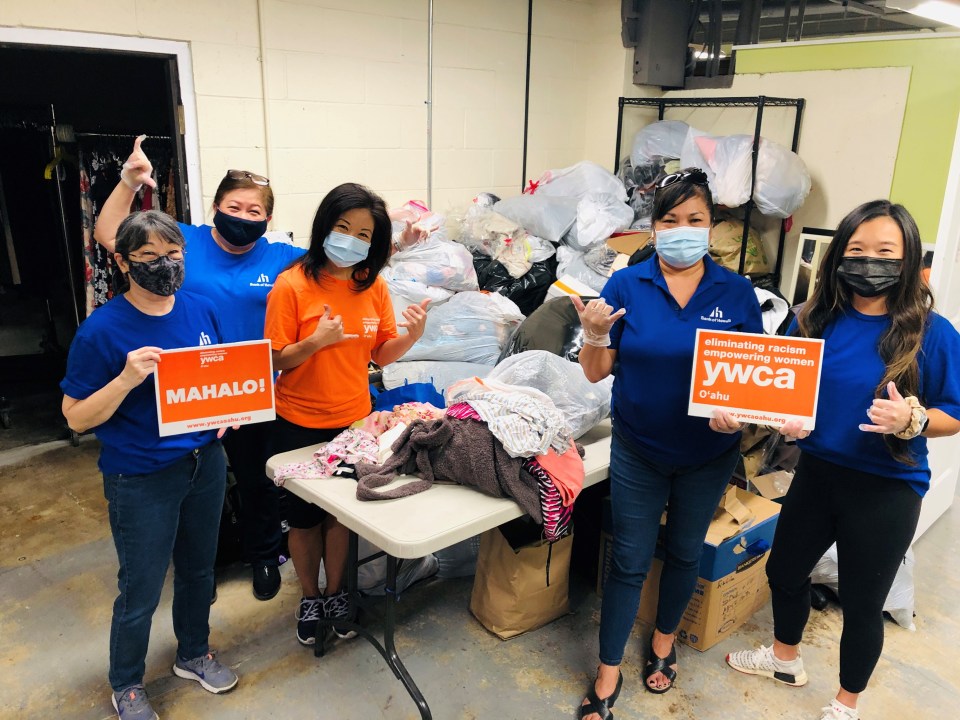 On Saturday, September 25th YWCA Oahu hosted Bank of Hawaii and their Bankoh Blue Crew for volunteering to help sort clothing donations for our Dress for Success Honolulu Program.