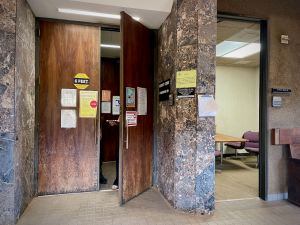 Door opening to Maui courtroom