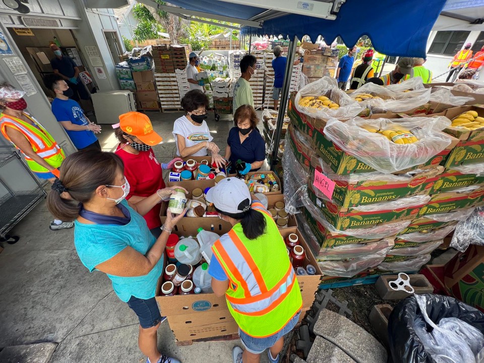 Angel Network Charities volunteers pack boxes of food during their weekly food distribution event at the Calvary By the Sea Church in Aina Haina. The nonprofit was able to give out packages of food provided mainly by the Hawaii Foodbank and Aloha Harvest. (Photo: Ronen Zilberman/Civil Beat)