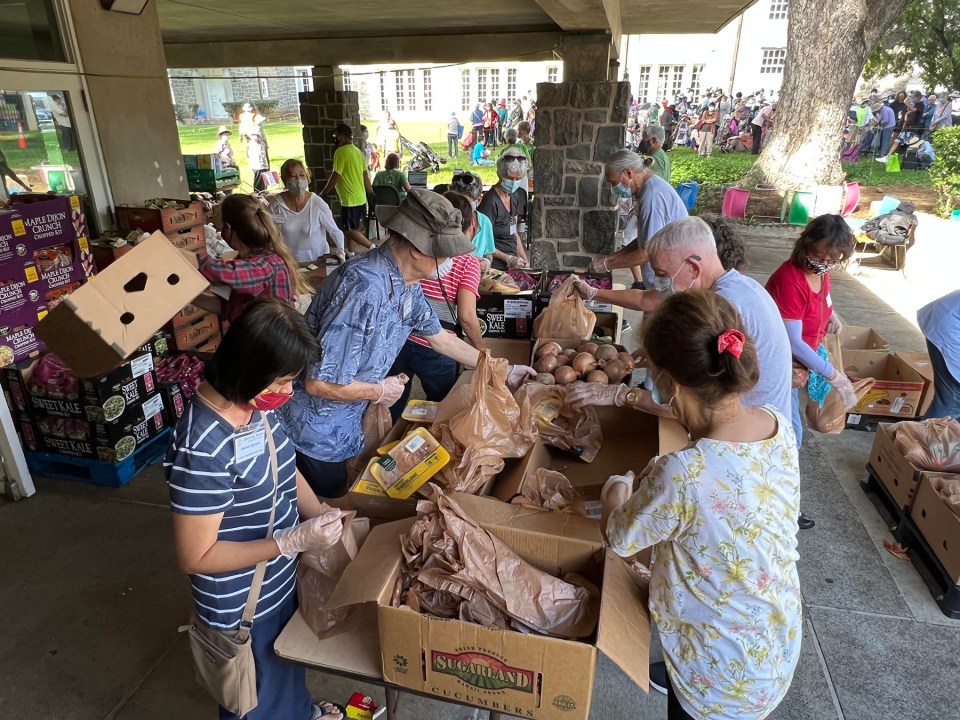 From December 2021, volunteers at the Central Union Church in Honolulu prepare bags of food donations to give away to approximately 450 community members in need. (Ronen Zilberman/Civil Beat/2021)
