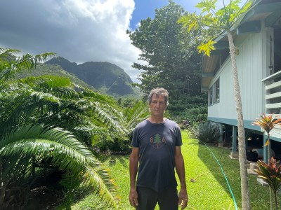 This Kauai Neighborhood Is A Celebrated Cell Phone Dead Zone. AT&T Wants To Change That