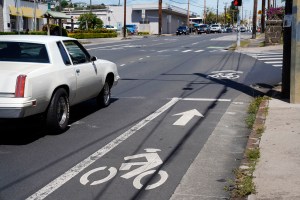 Eastbound bike lane Wai’alea Avenue Fifth Avenue Sixth Avenue Cyclists merge motor vehicle traffic incline