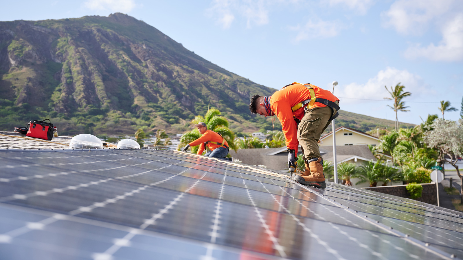 Hawaii solar tax credit cap puts hundreds of projects at risk