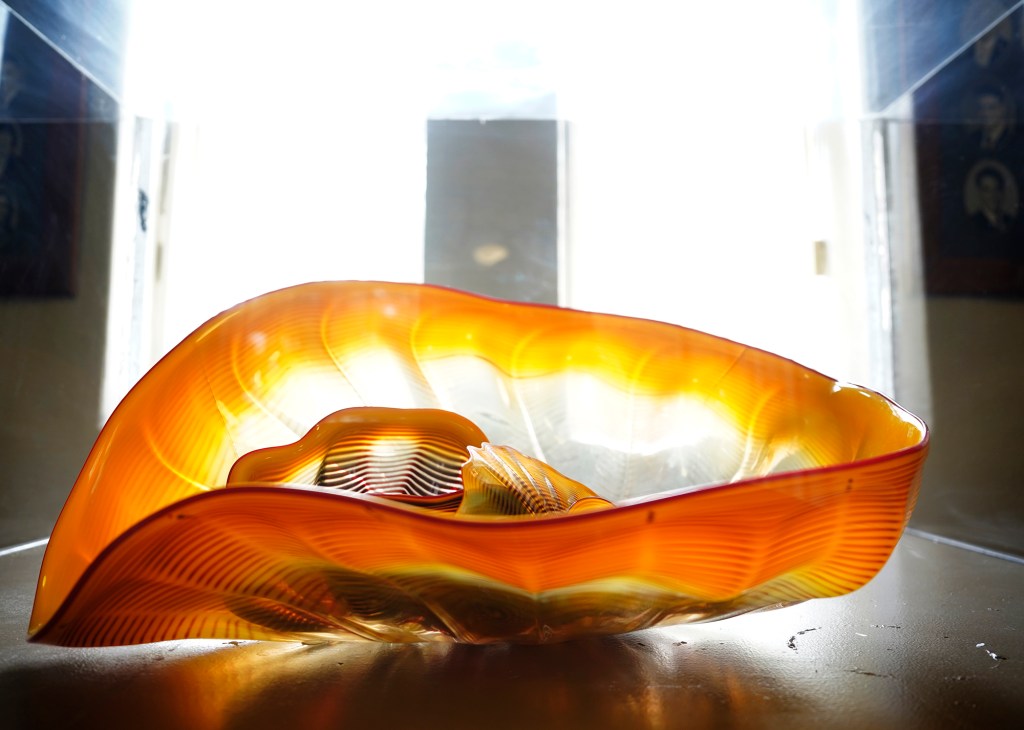 Golden Yellow Sea Foam by Dale Chihuly sits on the Diamond Head side of Honolulu Hale’s second floor hallway Tuesday, June 4, 2024, in Honolulu. The City and County of Honolulu purchased this artwork in 1992. Chihuly of Tacoma, Washington, is well known for his glass artwork. (Kevin Fujii/Civil Beat/2024)
