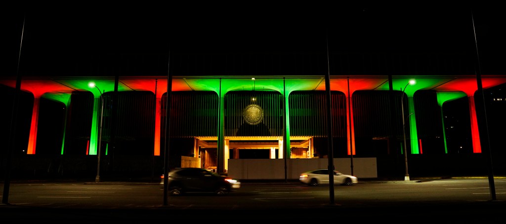 Christmas colors light the Hawaii State Capitol Sunday, Dec. 8, 2024, in Honolulu. (Kevin Fujii/Civil Beat/2024)
