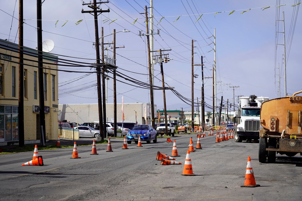Businesses like Boulevard Snack on Dillingham Boulevard remain open despite ongoing construction Tuesday, Nov. 11, 2025, in Honolulu. (Kevin Fujii/Civil Beat/2025)