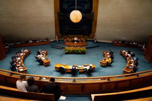 Cut State Jobs, Keep Tax Cuts? Hawaiʻi Senate Makes Budget Pitch