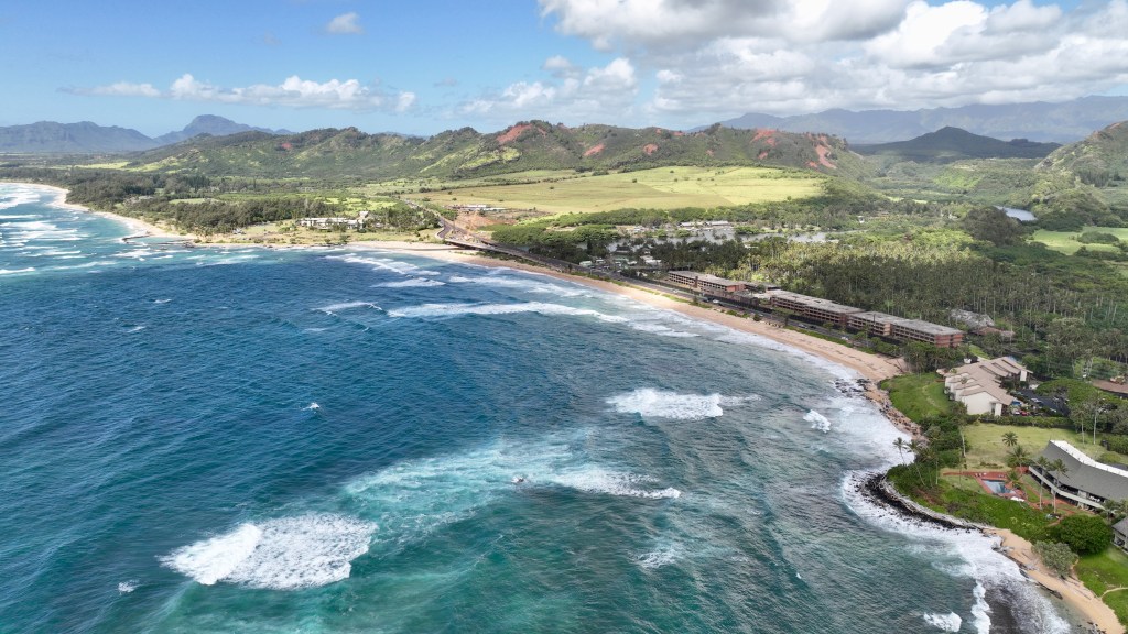 The dilapidated Coco Palms hotel in Wailua has been closed since Hurricane ʻIniki hit the island in 1992. (Nathan Eagle/Civil Beat/2023)